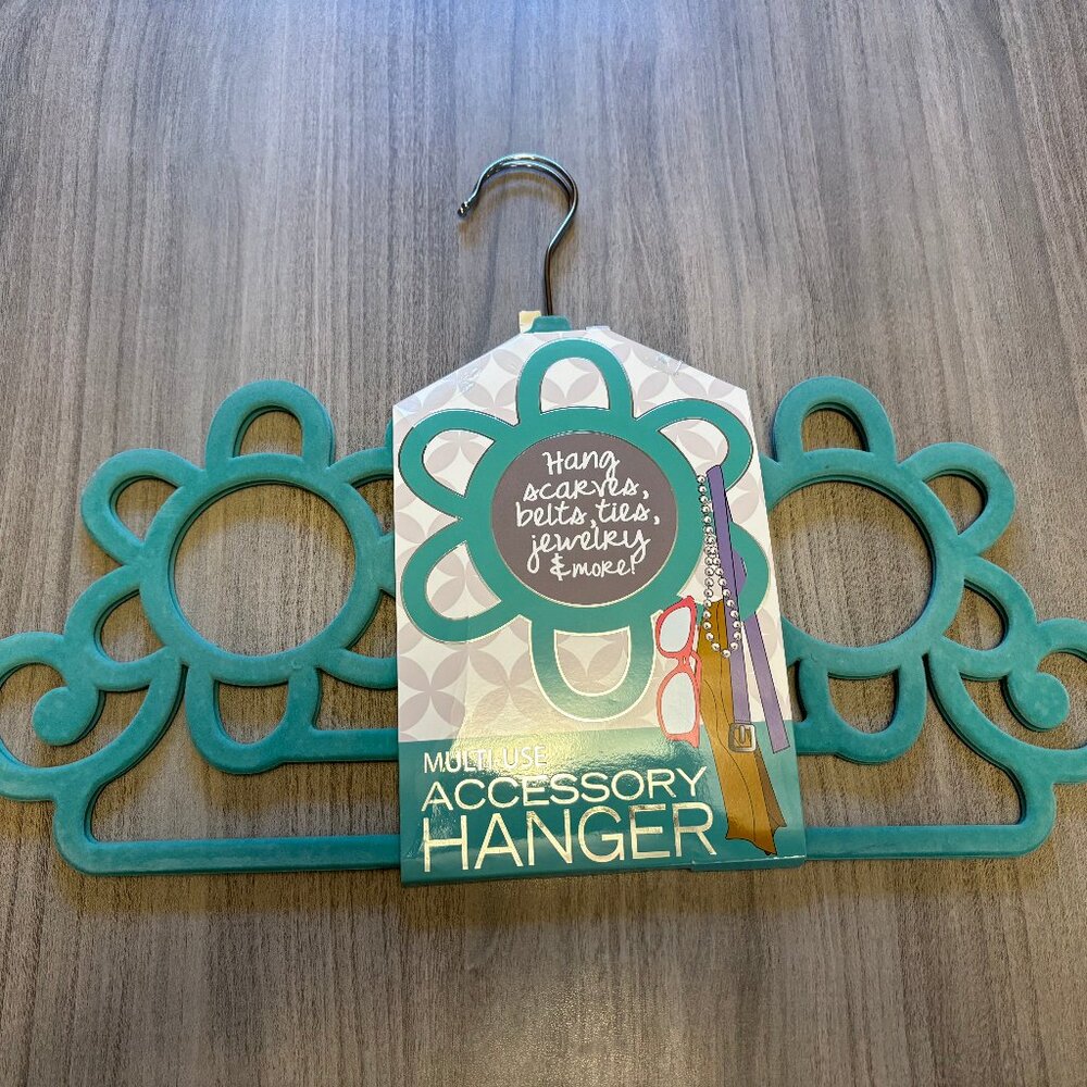 NWT 2-pack felt lined accessory hanger
